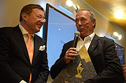 "Jeder mag Ehrungen", freute sich Rudi Sailer (r.) über die posthum Auszeichnung für seinen Bruder Toni am WALK OF KITZ in der neuen KITZ GALLERIA.